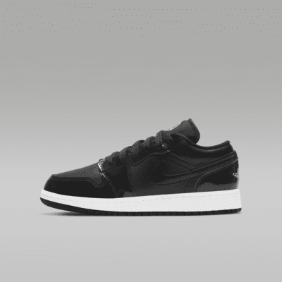 NIKE公式】エア ジョーダン 1 LOW SE ジュニアシューズ